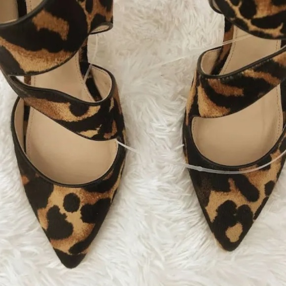 Brand new fur with pearls classy heel! Make an offer! - Picture 10 of 15